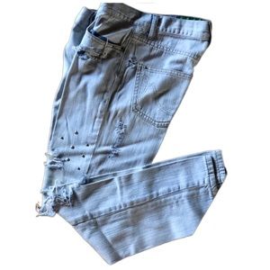 ROXY STUDDED DISTRESSED JEANS!!